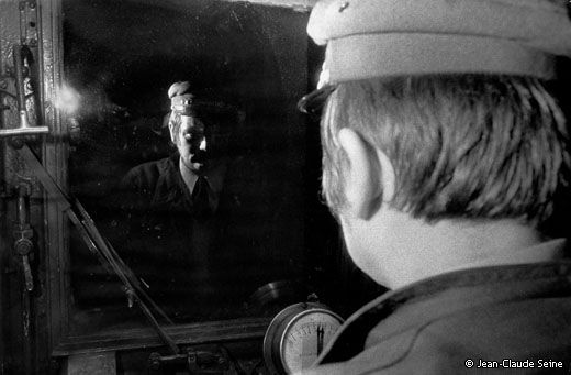 Pic: "Conducteur de métro, Paris, 1972" - © 1972 Jean-Claude Seine - Size: 31k